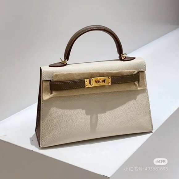 Classic Hermes Bag: A Stylish and Versatile Choice for Elegance - Picture 1 of 5